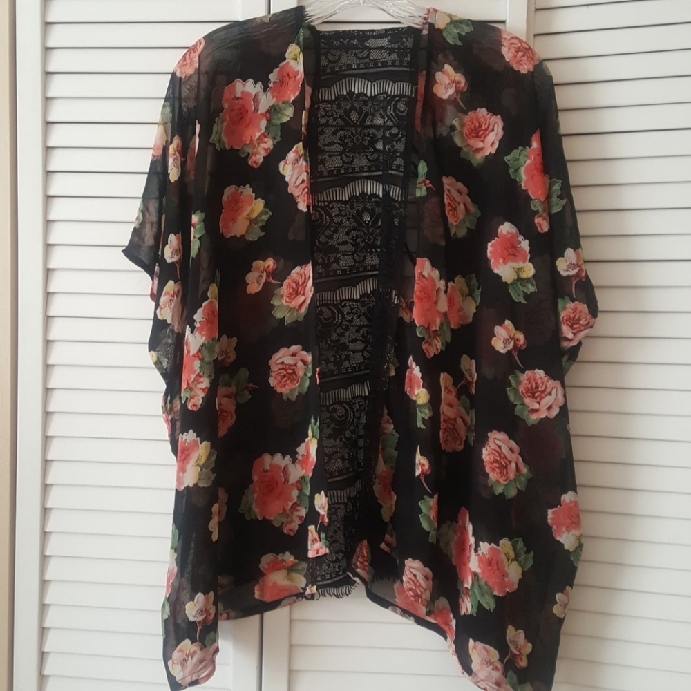 **On hold**Floral kimono